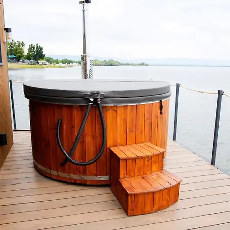 Houseboat Glamour & Wellness Дом отдыха Калужа
