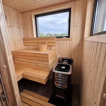 Дом отдыха Houseboat Glamour & Wellness *